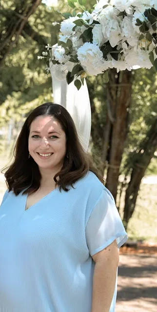 Elina Jung als freie Rednerin bei einer persönlichen Trauung